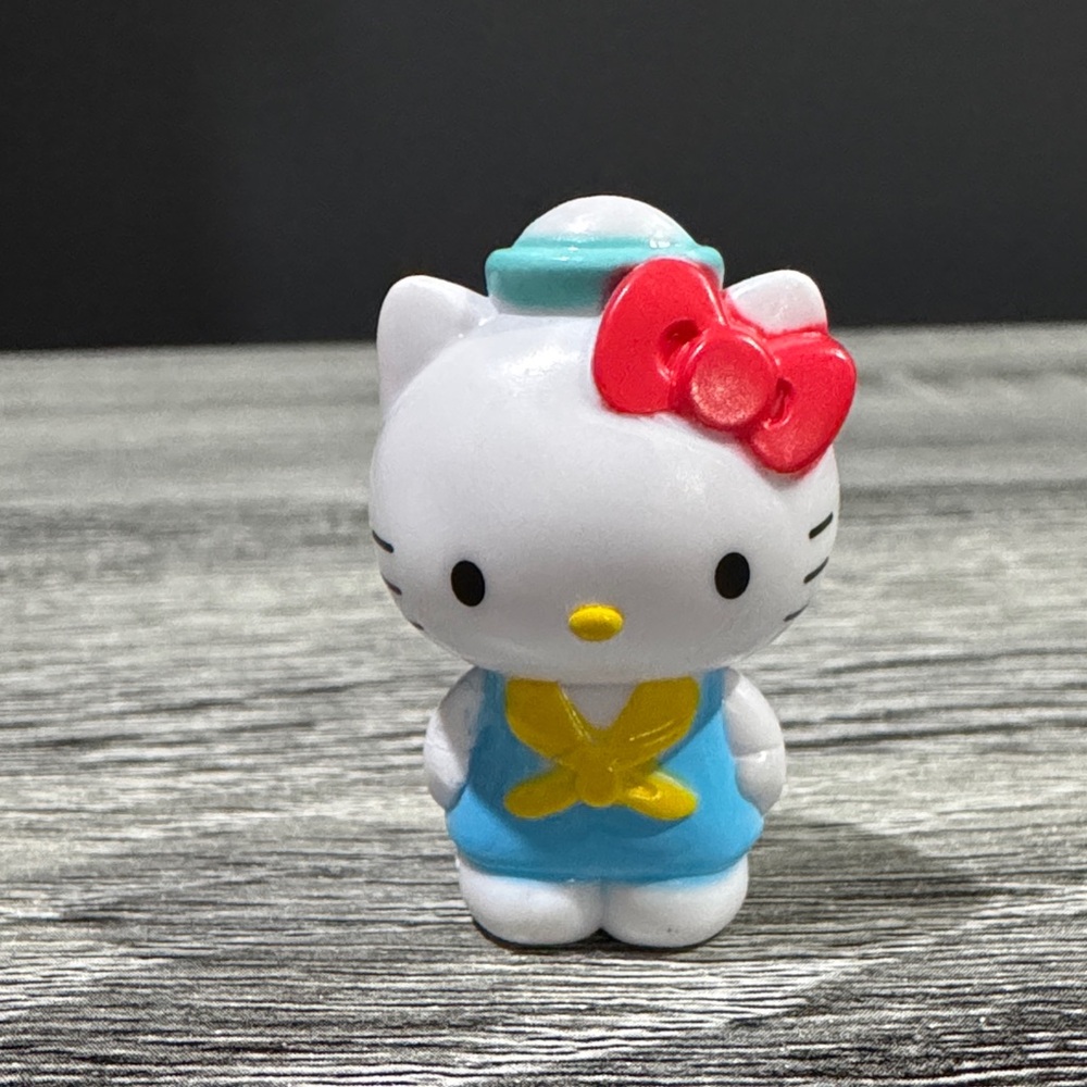 Hello Kitty & Friends: Hello Kitty in Sailor Suit (2021) - Mini Figure